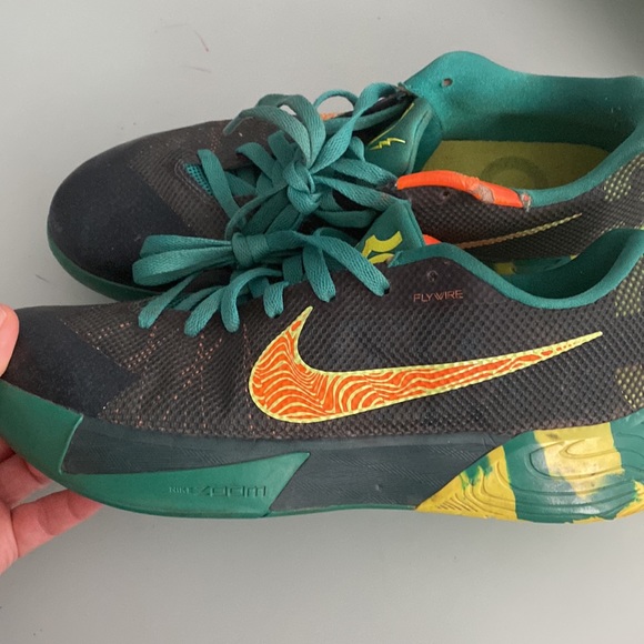 Mens Nike shoes - Picture 5 of 6